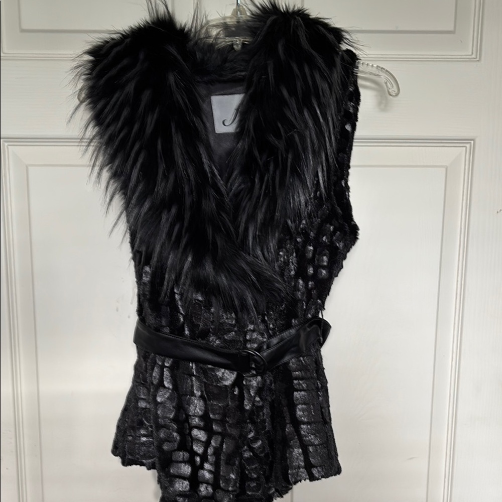 Faux Frenzi Faux Fur Black Vest with Belt size Small - Picture 2 of 13